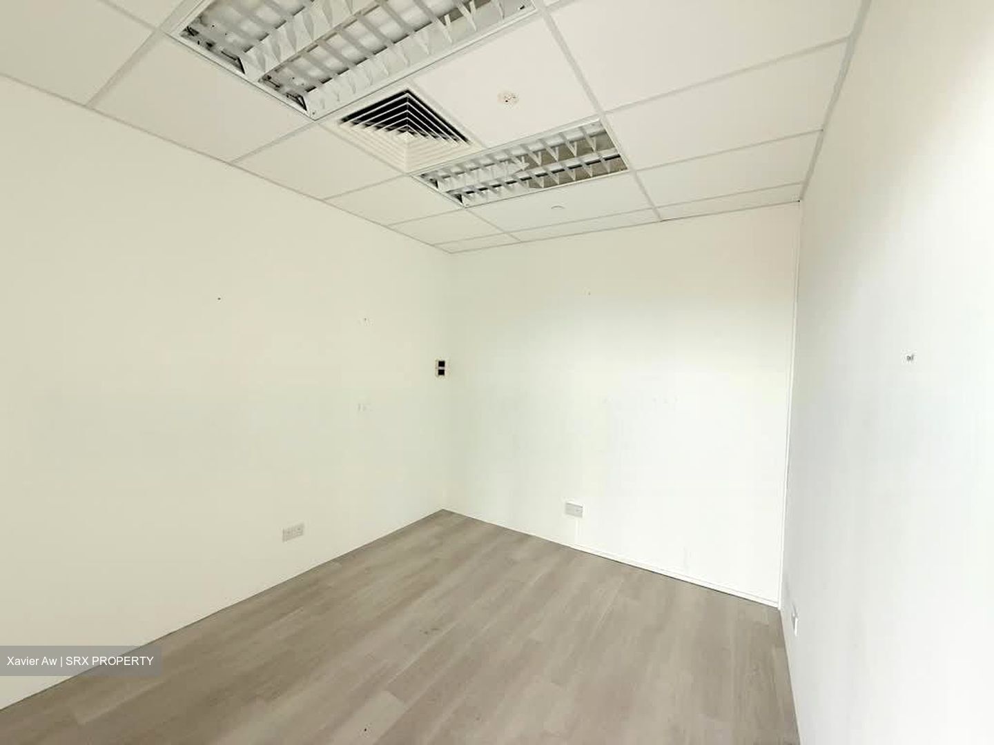 Woods Square (D25), Office #572978811